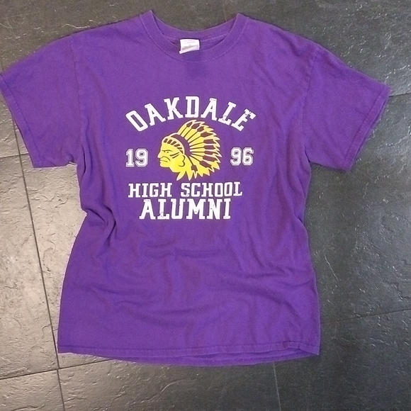 27 YR vintage!! 1996 Oakdale HS Warriors Alumni Tee - Size M - Picture 1 of 4